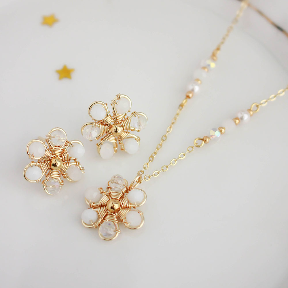 Juego Flor mini - Collar + aros / Blanco