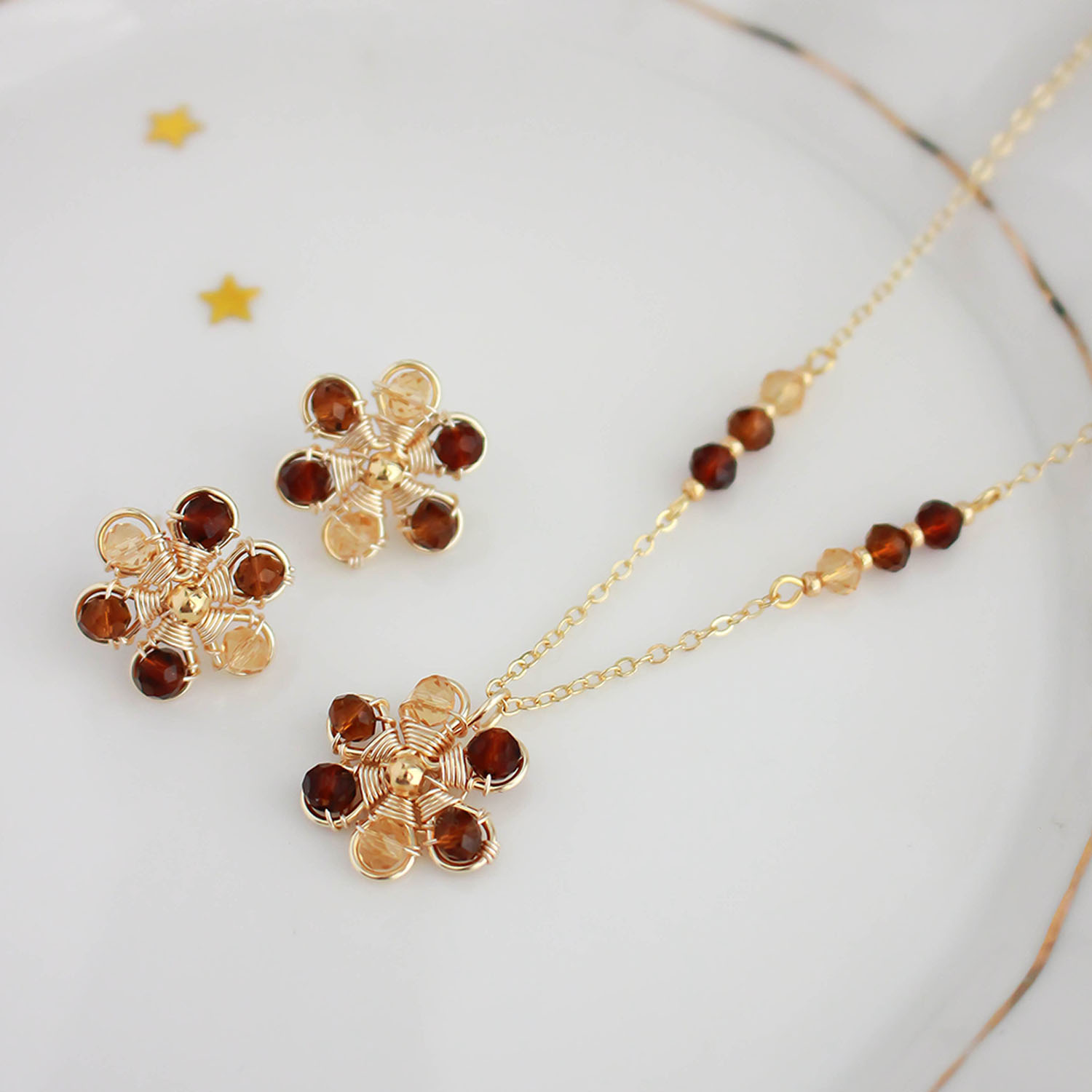 Juego Flor mini - Collar + aros / Café